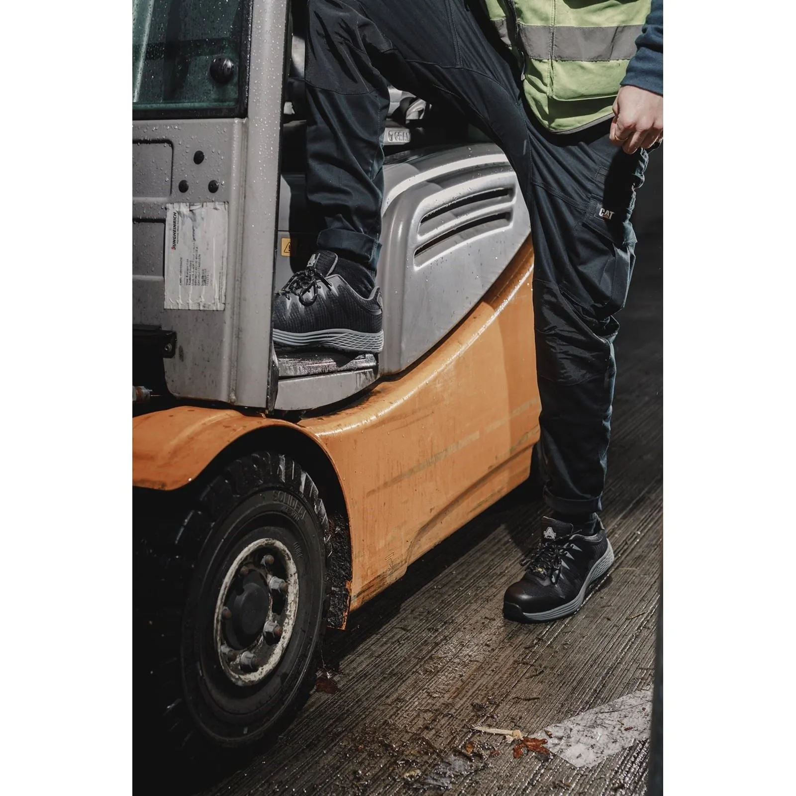Amblers Safety Unisex AS717C Safety Trainer in Black