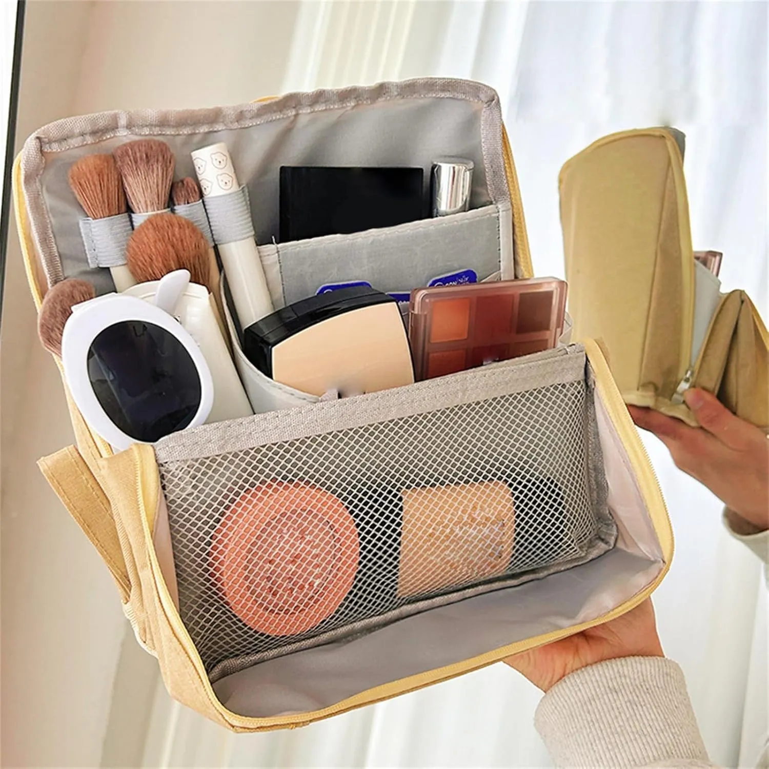 Doresty Makeup Bag, Standing Makeup Bag, Portable Large Capacity, Stand Up Make Up Bag with Mirror, Waterproof Oxford Cloth Cosmetic Organizer with Compartments, for Women & Girls (Grey)