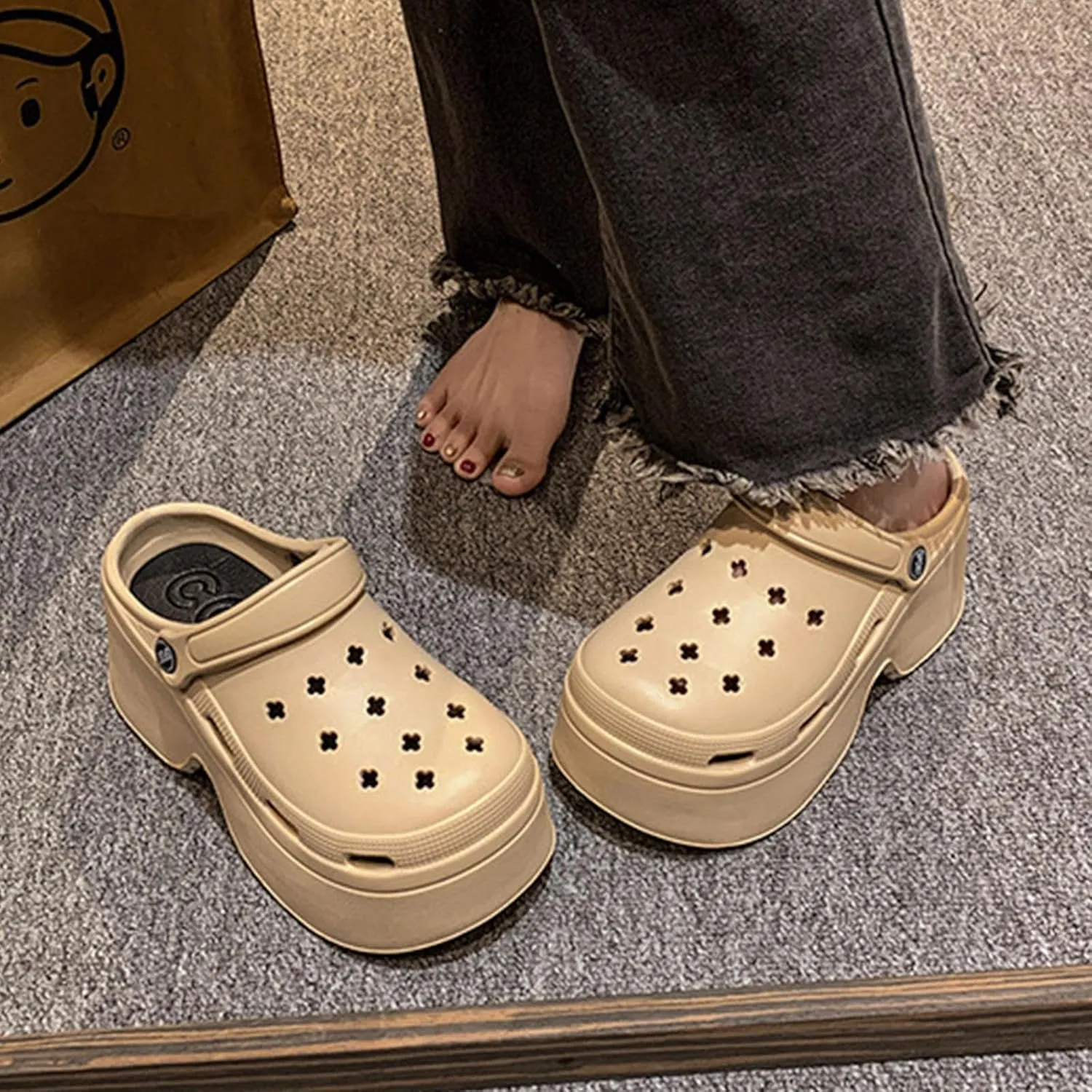 Fashion Women's Platform Clogs Anti Slip Slippers Beach Sandals Gardeners Clogs High Heeled Mule Slippers Gardening Shoes Sandals