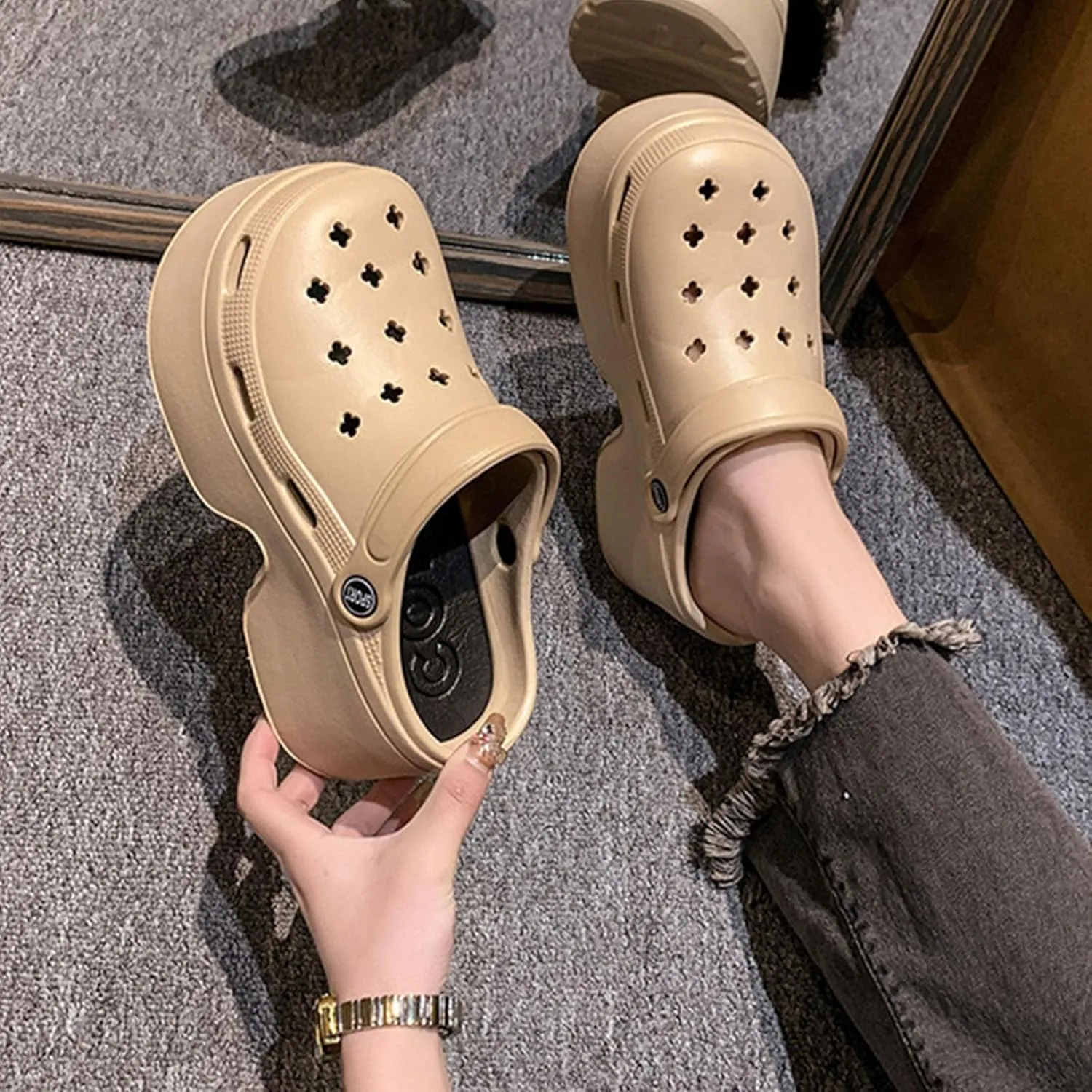 Fashion Women's Platform Clogs Anti Slip Slippers Beach Sandals Gardeners Clogs High Heeled Mule Slippers Gardening Shoes Sandals