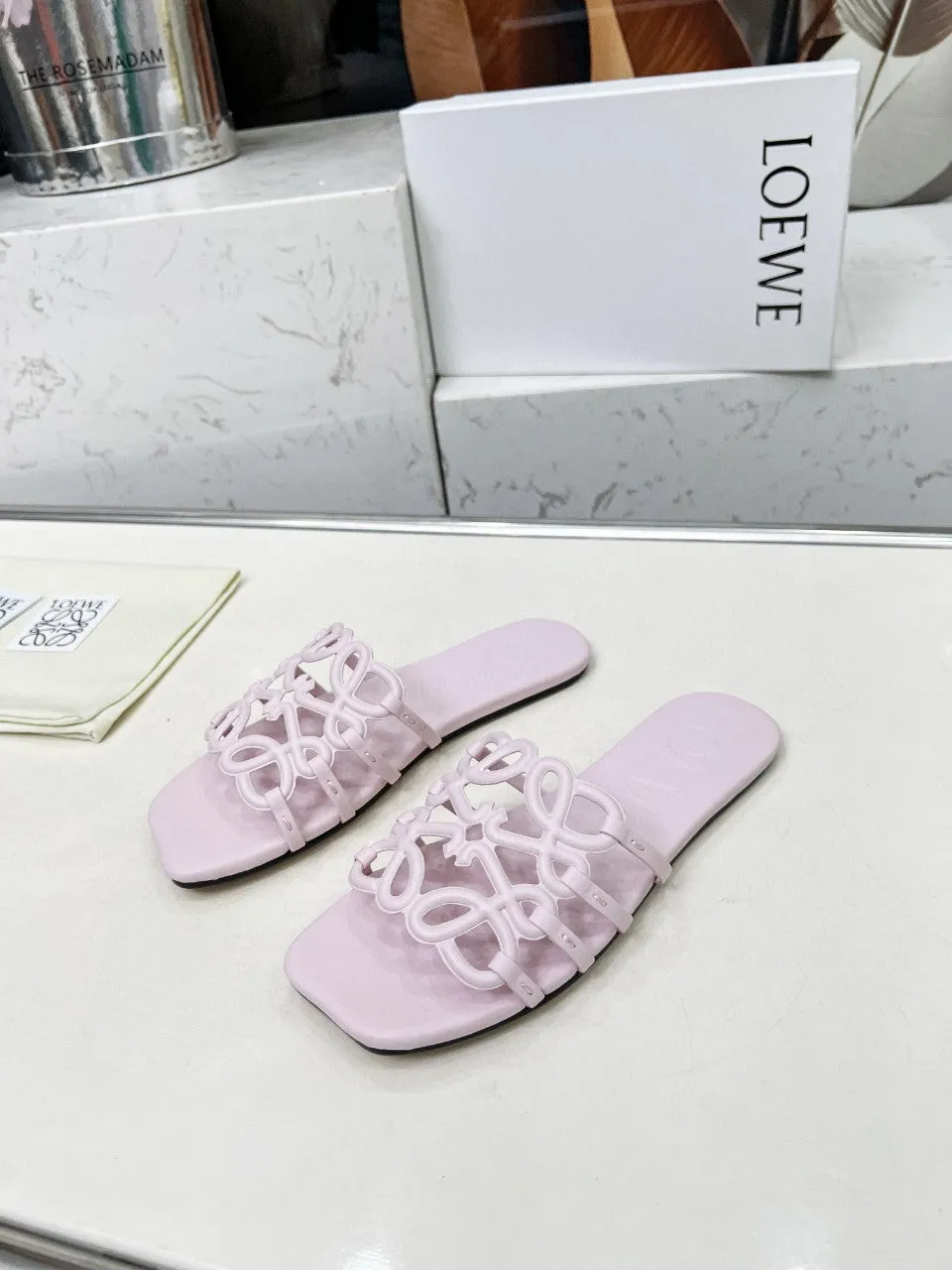 Gate Positive feedback Loewe Flat Functional Mule