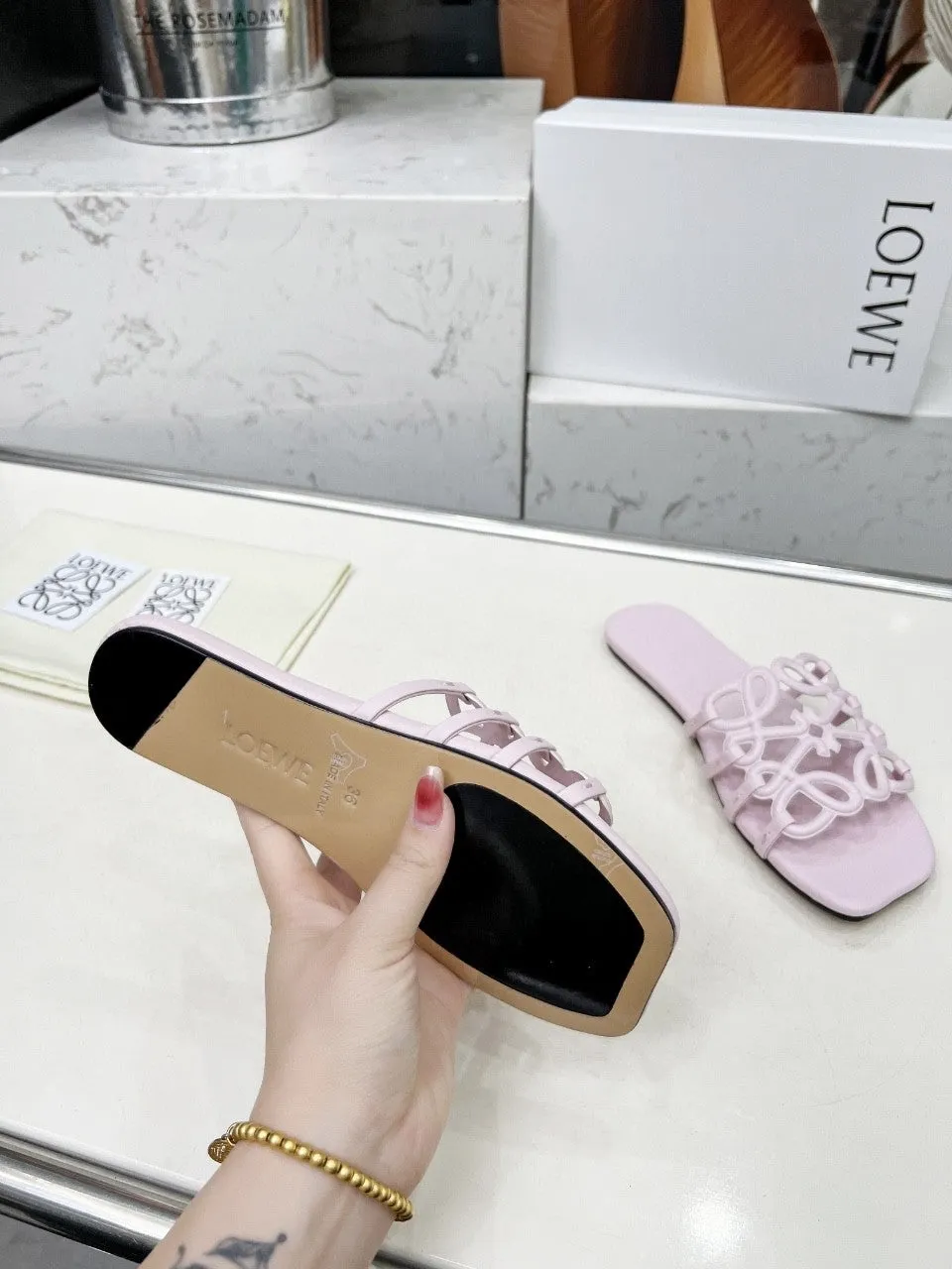 Gate Positive feedback Loewe Flat Functional Mule