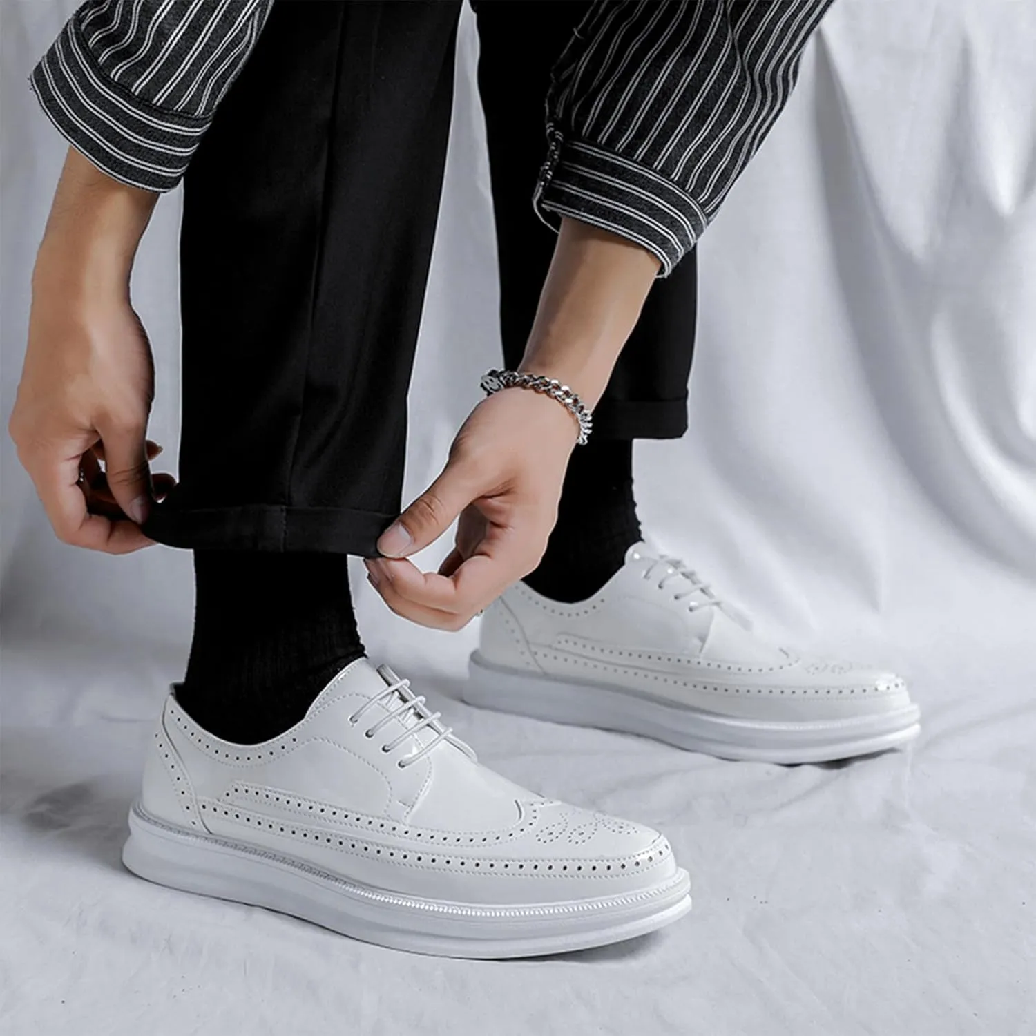 Men's Leather Brogue Wingtip Oxford Sneakers Classic Lace-Up Perforated Low Top Derby Shoes Casual Office Work Formal Dress Shoes