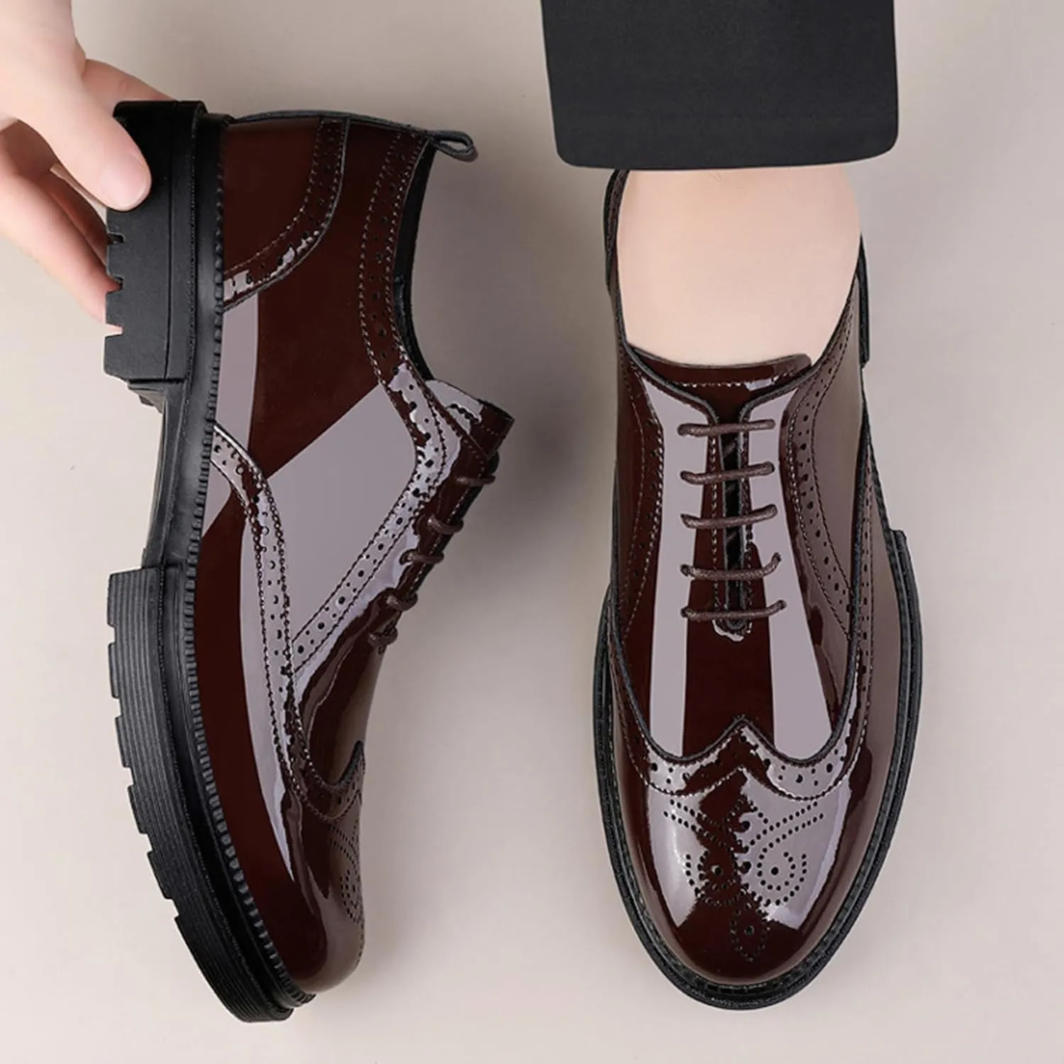 Men's Patent Leather Wing Tips Carved Lug Brogue Oxfords Shoes Fashion Classic Round-Toe Lace Up Low Top Genuine Leather Dress Shoes Hand Stitched Business Formal Derby Shoes
