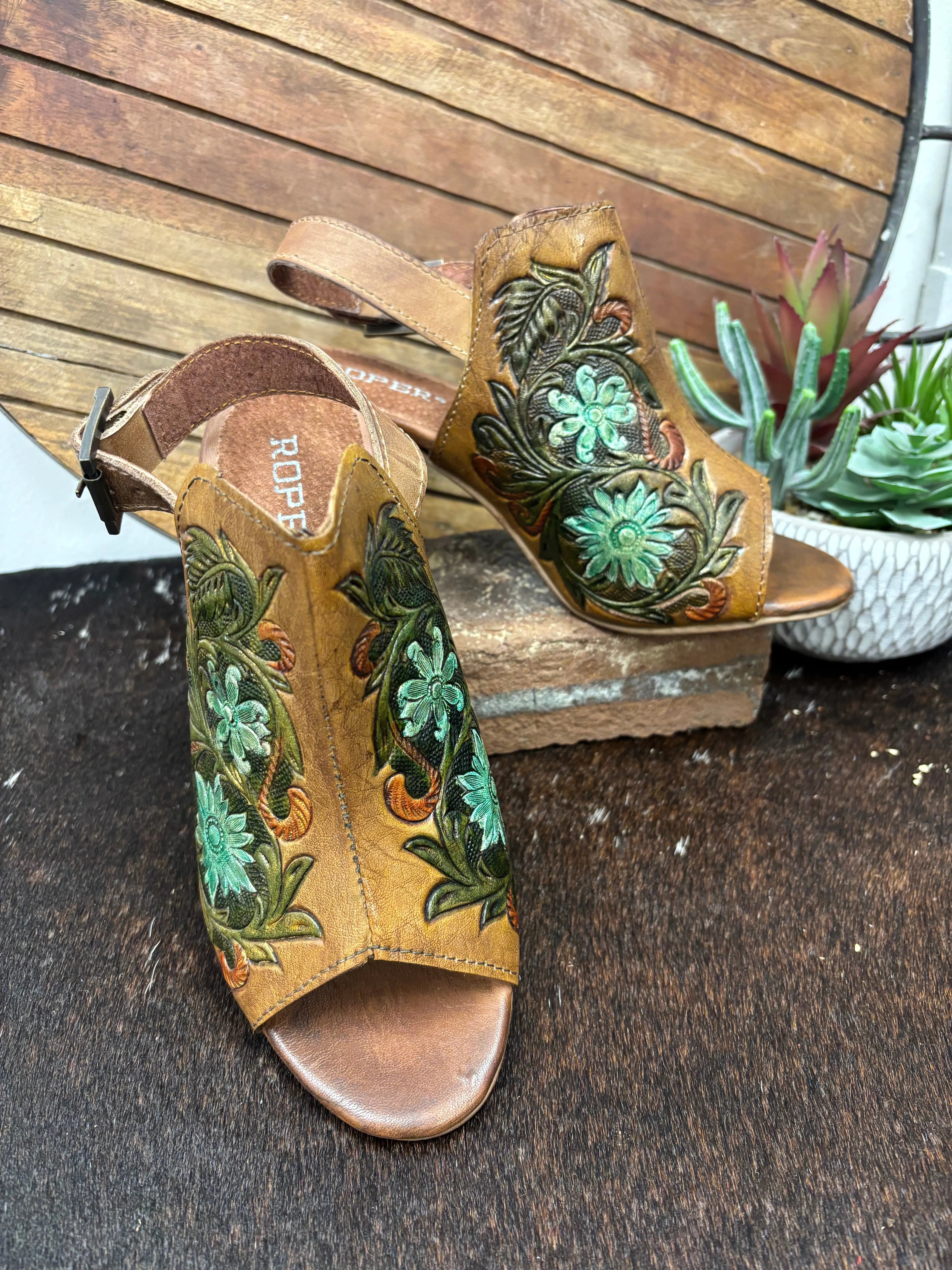 Roper Women's Tan Floral Tooled Leather Open Toe Zip Mule Sandal 0946-3307