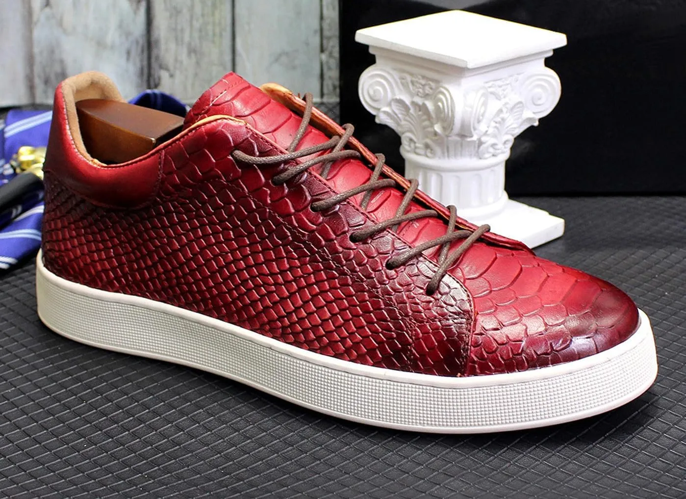 Santimon Mens Casual Shoes Genunie Leather Sneakers Comfort Walking Shoes Fashion Modern Breathable Crocodile Embossing Anti-Slip Soles Flat Derby for Men