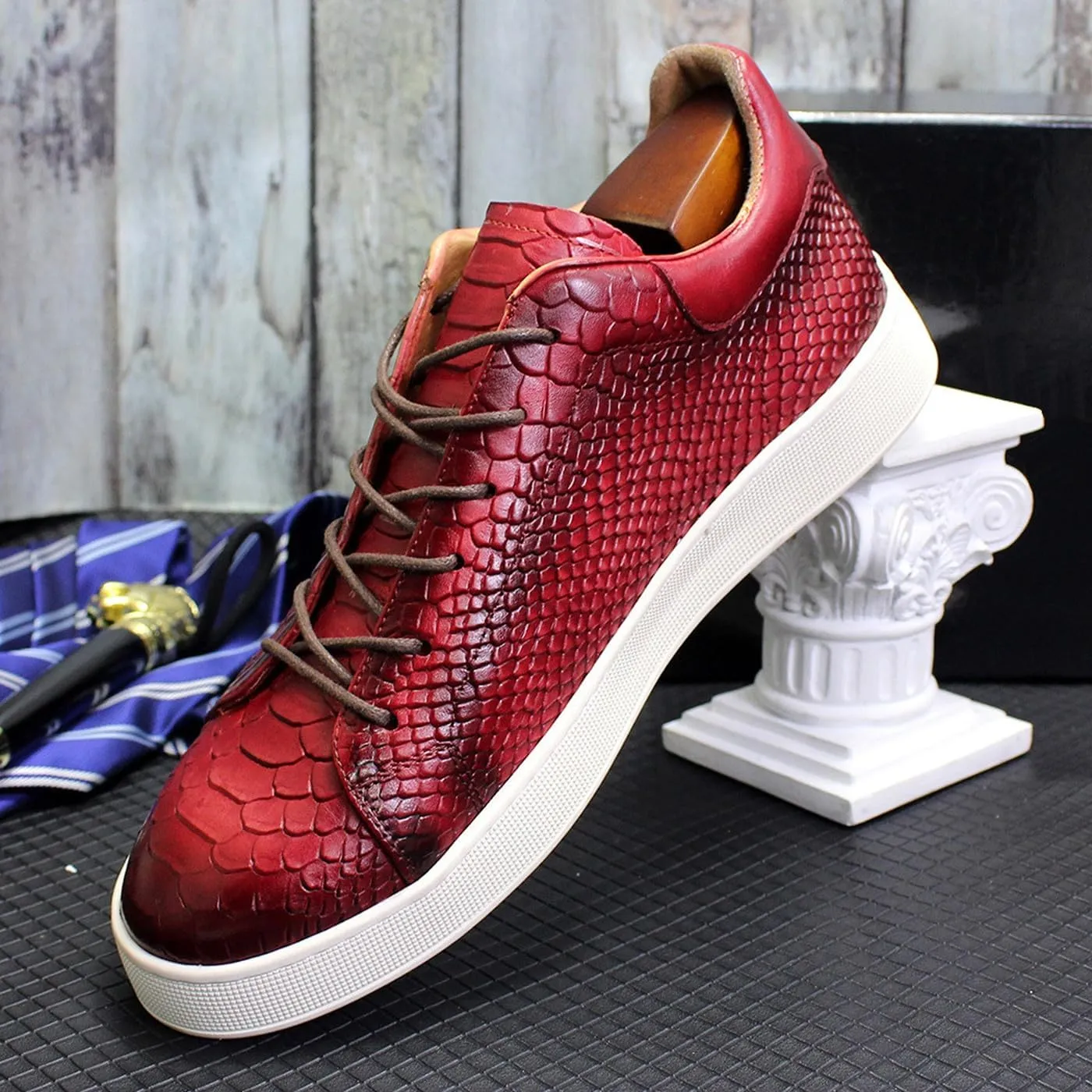 Santimon Mens Casual Shoes Genunie Leather Sneakers Comfort Walking Shoes Fashion Modern Breathable Crocodile Embossing Anti-Slip Soles Flat Derby for Men