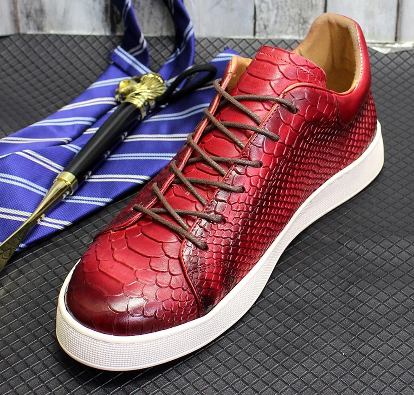 Santimon Mens Casual Shoes Genunie Leather Sneakers Comfort Walking Shoes Fashion Modern Breathable Crocodile Embossing Anti-Slip Soles Flat Derby for Men