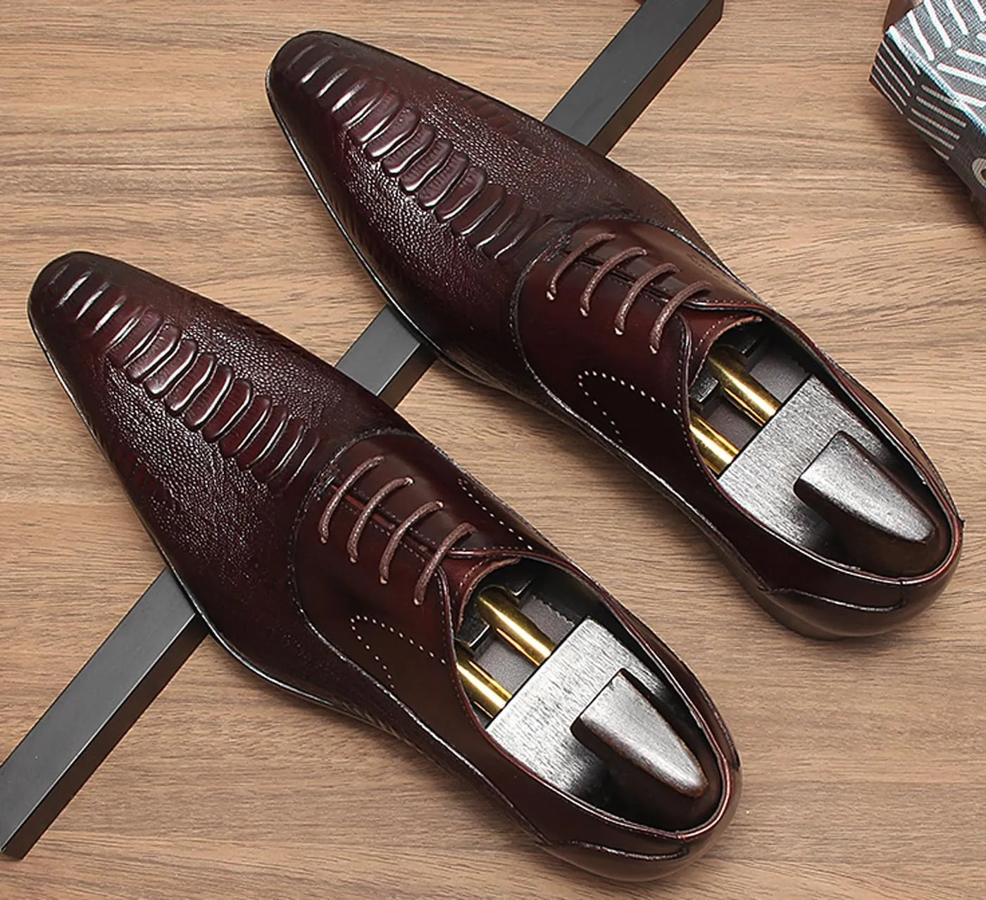Santimon Men’s Leather Oxford Dress Shoes – Classic Lace-Up Formal Derby Shoes with Crocodile Embossed Detailing, Anti-Slip Sole & Cushioned Insole for Business, Wedding & Party