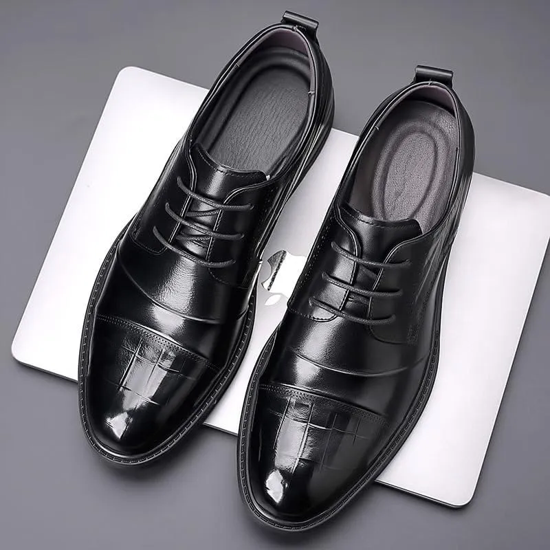 Stylish Men's Brogue Derby Shoes with Perforated Patterns and Cushioned Footbed for Comfort