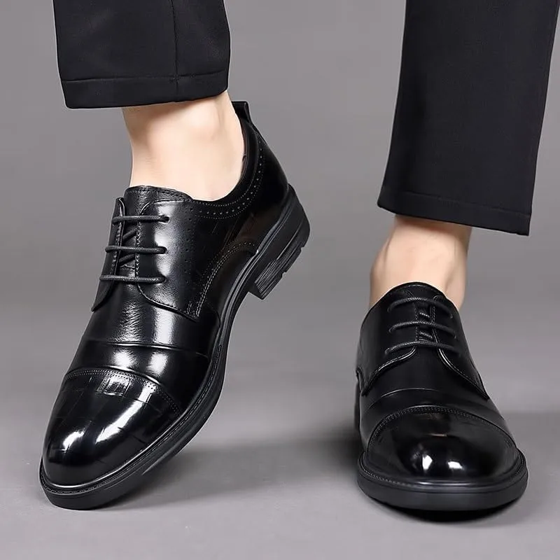 Stylish Men's Brogue Derby Shoes with Perforated Patterns and Cushioned Footbed for Comfort