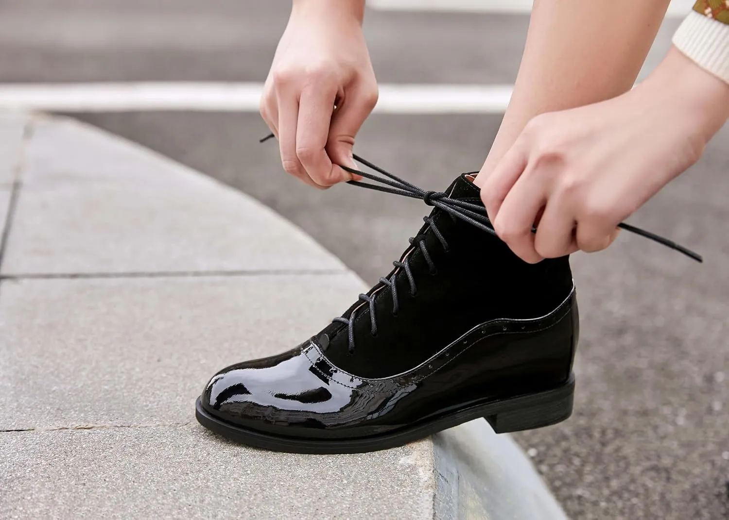 Women's Leather Ankle Boots Low Heel Oxford Flat Short Boots Perforated Lace Up Side Zipper Booties