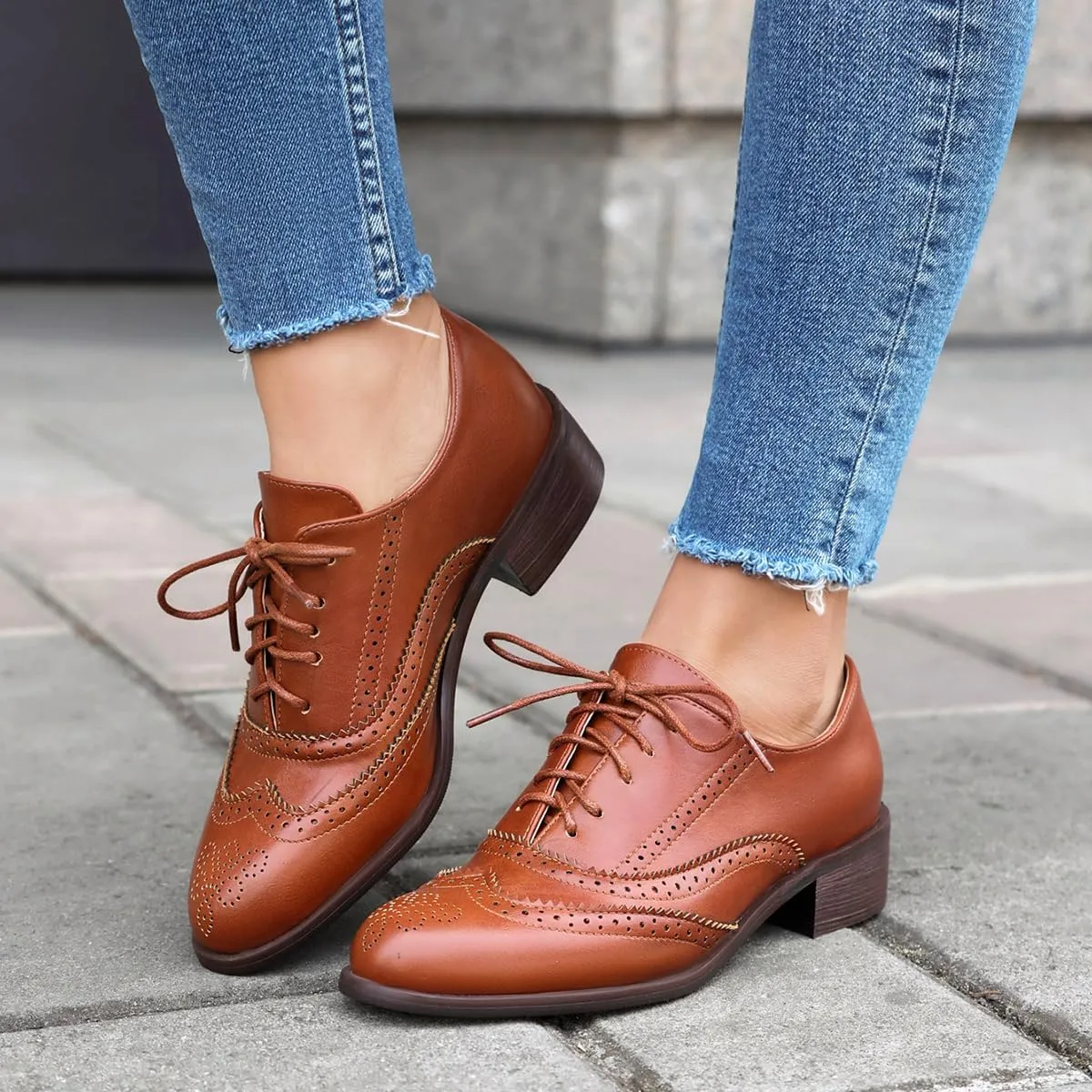 Women's Perforated Classic Lace-up Oxfords Brogue Wingtip Round Toe Derby Saddle Faux Leather Flat Shoes Evening Party Work Jeans Dress Shoes